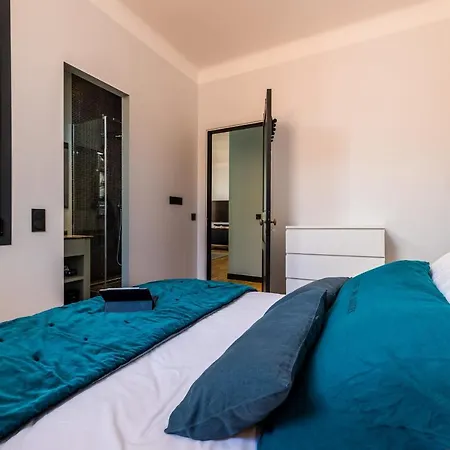 Spotlight Keyweek Stunning & Spacious In Heart Of Town Apartment