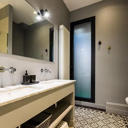 Spotlight Keyweek Stunning & Spacious In Heart Of Town Apartment Biarritz
